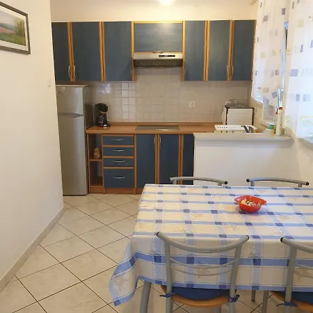 Apartament Sara *